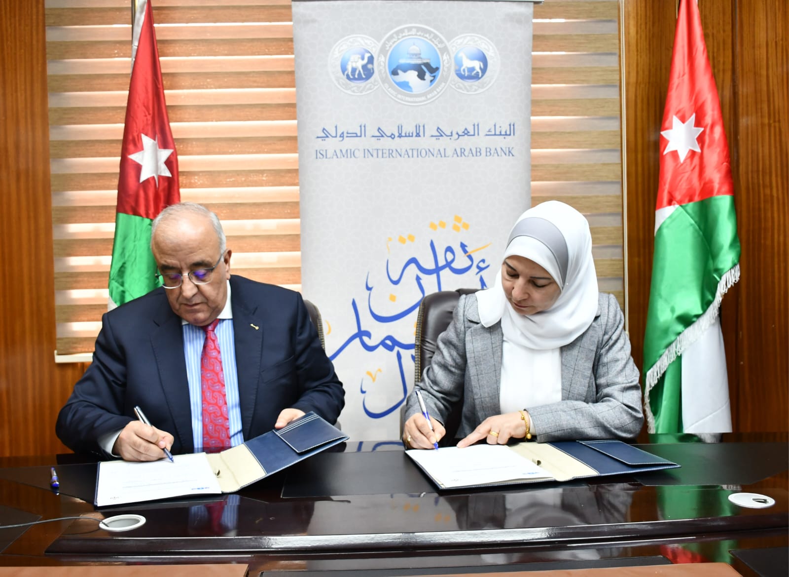 العربي الإسلامي ووزارة التربية والتعليم يجددان شراكتهما الإستراتيجية بتوقيع اتفاقية تعاون مشترك