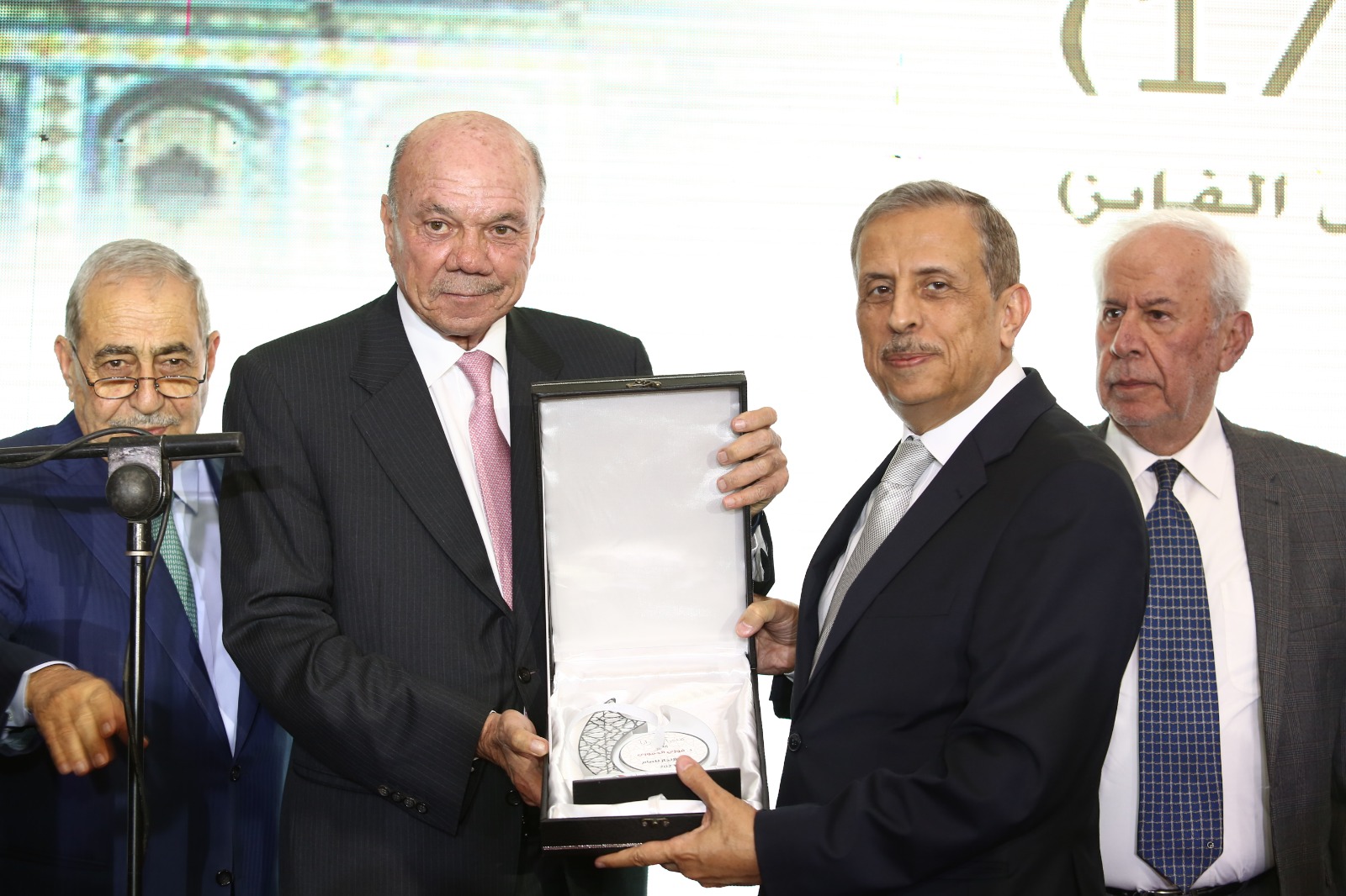 مؤسسة فلسطين الدولية تكرم الدكتور فوزي الحموري <br>"رجل الإنجاز للعام 2023"