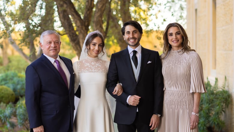 أسرةُ جامعةِ البترا تهنئُ جلالةَ الملكِ بزفافِ كَريمتِه سموِّ الأميرةِ إيمانَ بنتِ عبدِ اللهِ الثّاني