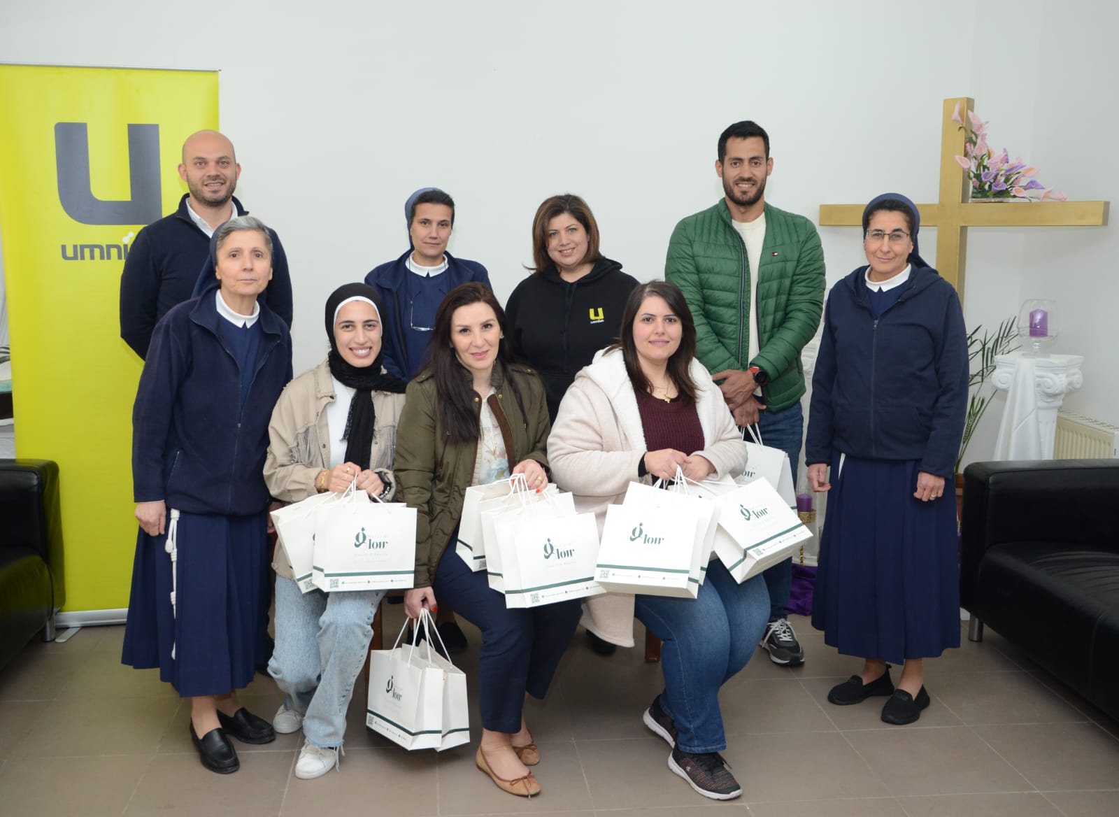 أمنية تحتفل بعيد الأم <br>وتنظم يوم فرح في بيت العناية الإنسانية للمسنين في الفحيص
