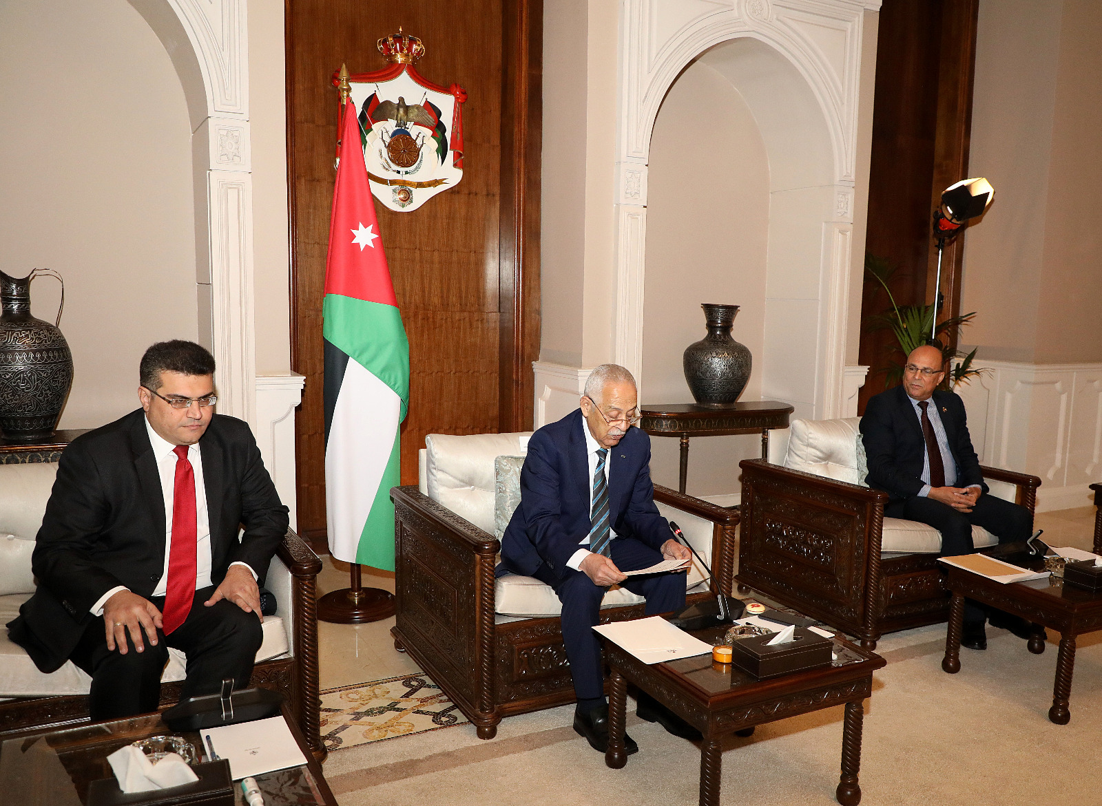 العيسوي يلتقي مجموعة من أهالي لواء الوسطية