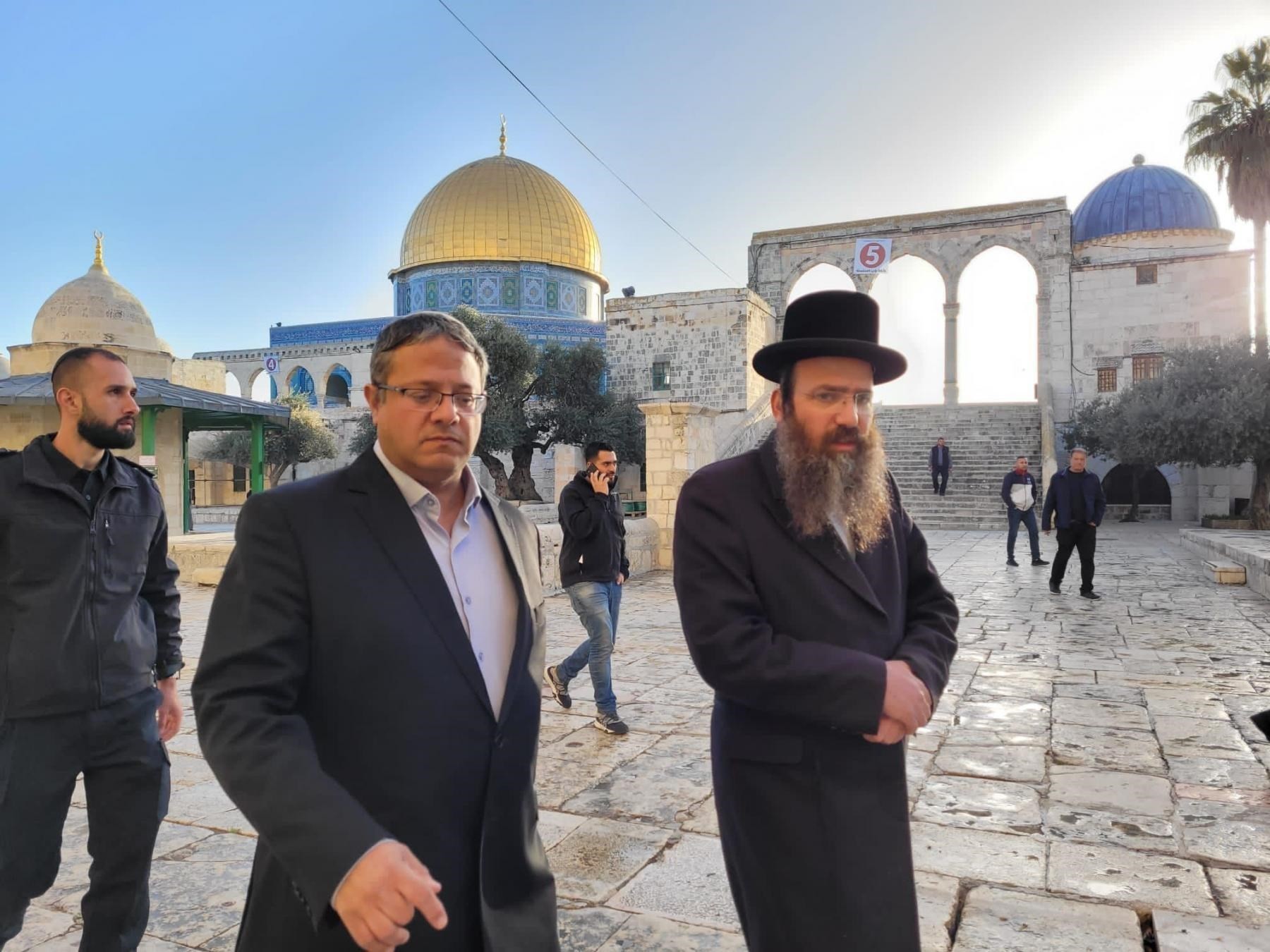بن غفير يعلن عزمه اقتحام المسجد الأقصى من جديد