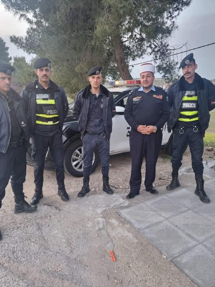 بالصور.. نشامى الأمن العام وقت الغروب أول ايام الشهر الفضيل بالصور.. نشامى الأمن العام وقت الغروب أول ايام الشهر الفضيل