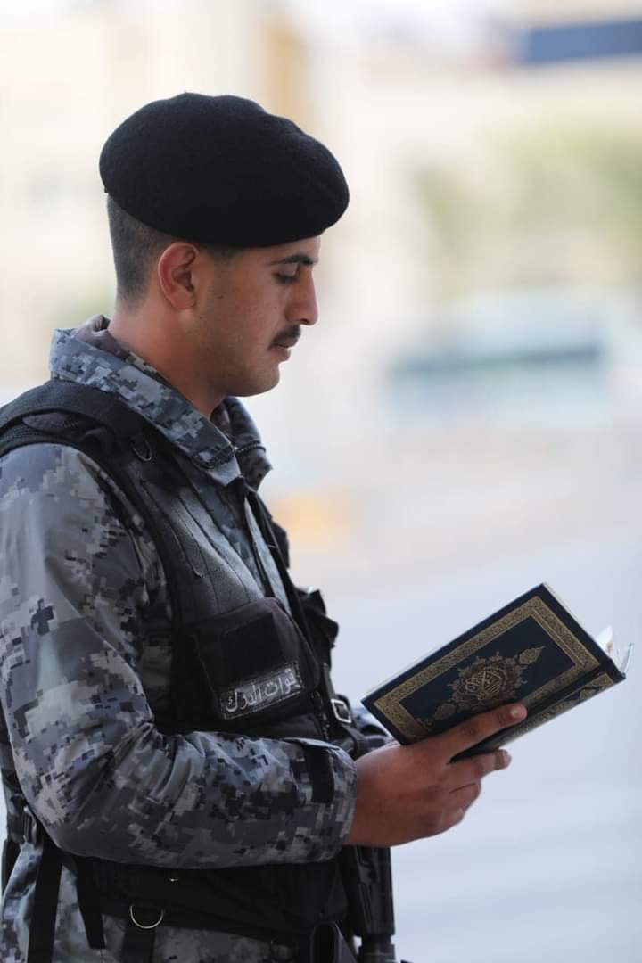 بالصور.. نشامى الأمن العام وقت الغروب أول ايام الشهر الفضيل بالصور.. نشامى الأمن العام وقت الغروب أول ايام الشهر الفضيل