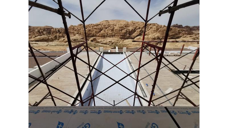 بالصور ... كناكرية يتفقد مشروع  توسعة واعادة تأهيل فندق كروان بلازا البترا