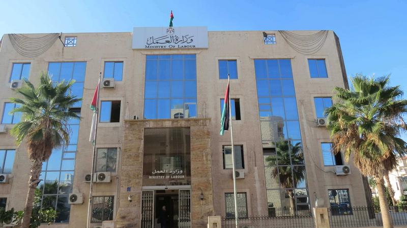 صورة حول : وزارة العمل: معهـد تدريب مهني متكامل ضمن خطة البرنامج التنفيذي لرؤية التحديث الاقتصادي وزارة العمل: معهـد تدريب مهني متكامل ضمن خطة البرنامج التنفيذي لرؤية التحديث الاقتصادي