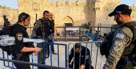 الاحتلال يفرض قيودا على دخول المصلين إلى القدس لأداء صلاة الجمعة الأولى من رمضان