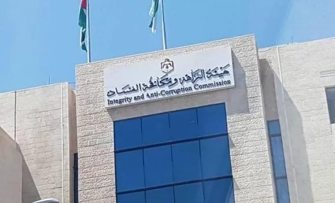 توقيف ٣ موظفين من أراضي الموقر ١٥ يومًا اختلسوا ٢٦٤ ألف دينار