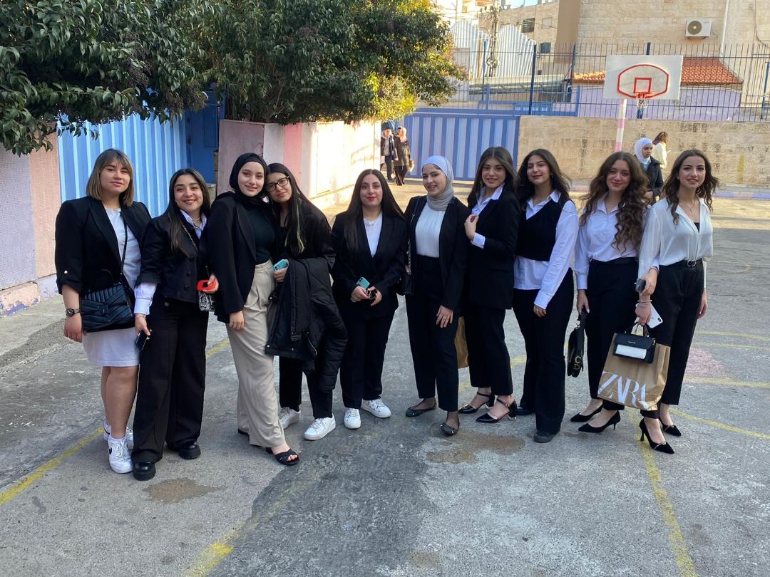 طالبات مدارس النظم الحديثة يشاركن في المؤتمر الحواري لجامعة الشرق الأوسط