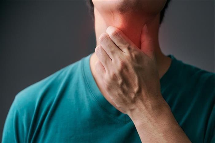أطباء يحذرون من طريقة شهيرة لعلاج التهاب الحلق