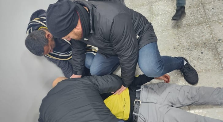 إصابات بين اللاعبين والجماهير خلال اقتحام قوات الاحتلال لستاد فيصل الحسيني