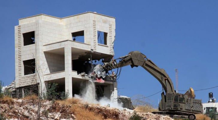 الاحتلال يهدم منزلين في القدس المحتلة 
