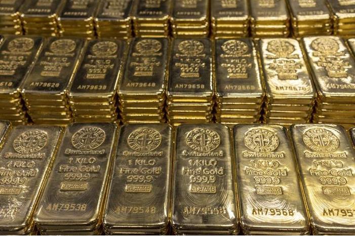 الذهب يصعد عالمياً ويستقر فوق الـ 1900 دولار