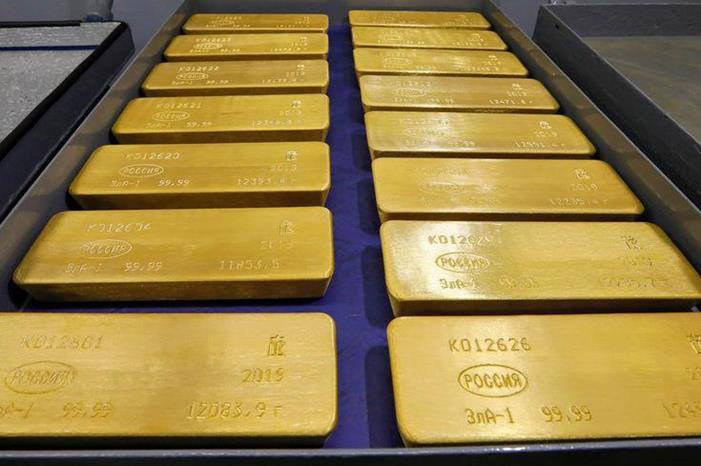 العقود الأمريكية الآجلة للذهب تكسر حاجز الـ 1900 دولار للأوقية