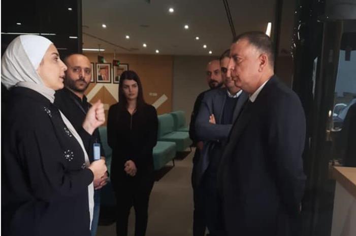 الفراية يتفقد خدمات الأحوال المدنية والجوازات بمنطقة المقابلين