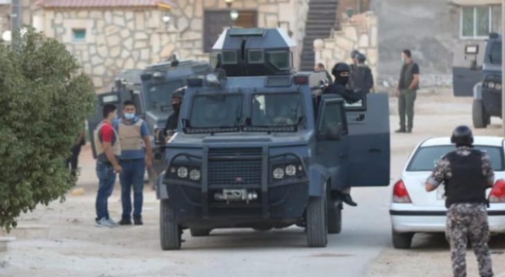القبض على مجموعة من الأشخاص سرقوا قطعا حديدية من أبراج الضغط العالي