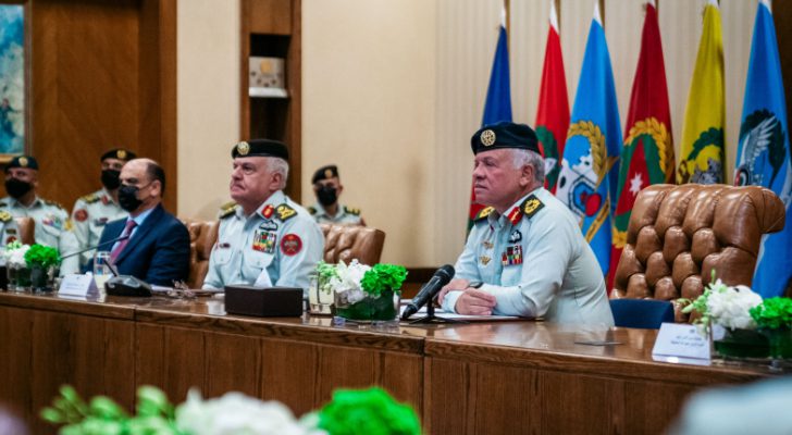 الملك: القوات المسلحة والأجهزة الأمنية محط تقدير من الجميع