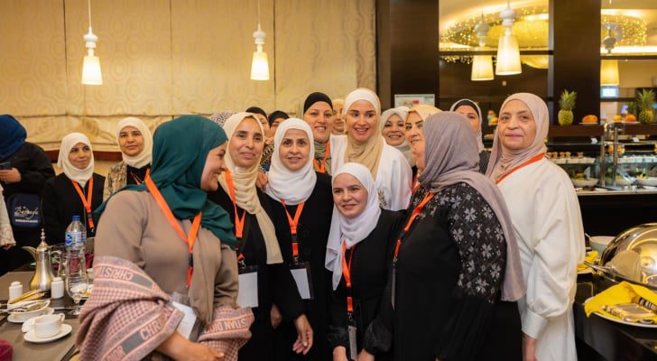 الملكة تقيم مأدبة إفطار لسيدات أردنيات معتمرات