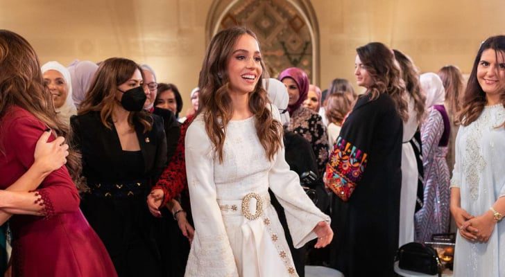 الملكة رانيا العبد الله: شكرا لكل يد رسمت وعزفت وعملت وحاكت في حفل حناء الأميرة إيمان