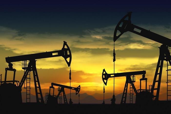 النفط يهبط مع صعود الدولار