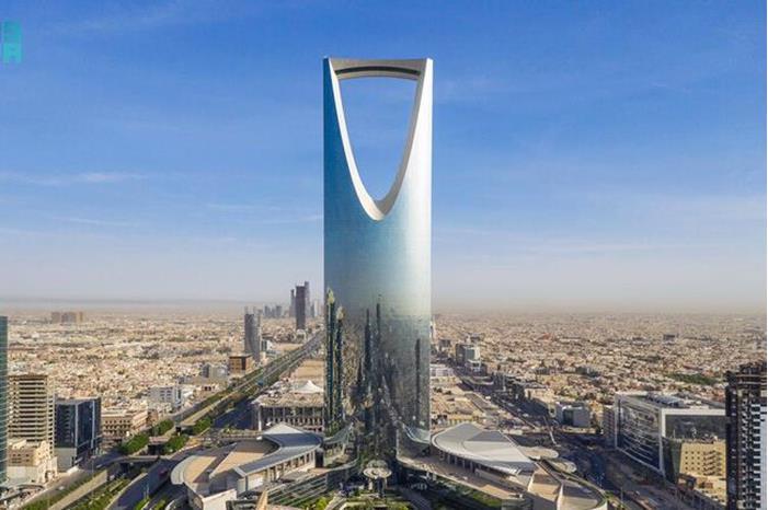حافلات الرياض تغزو شوارع العاصمة السعودية