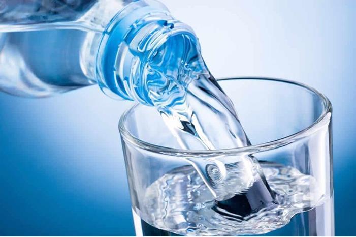 خبراء : هذا القدر من الماء يومياً يقي من السكتة الدماغية !