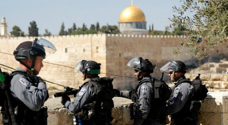 خلافا لتفاهمات العقبة وشرم الشيخ.. الاحتلال يعيق وصول الفلسطينيين إلى الأقصى