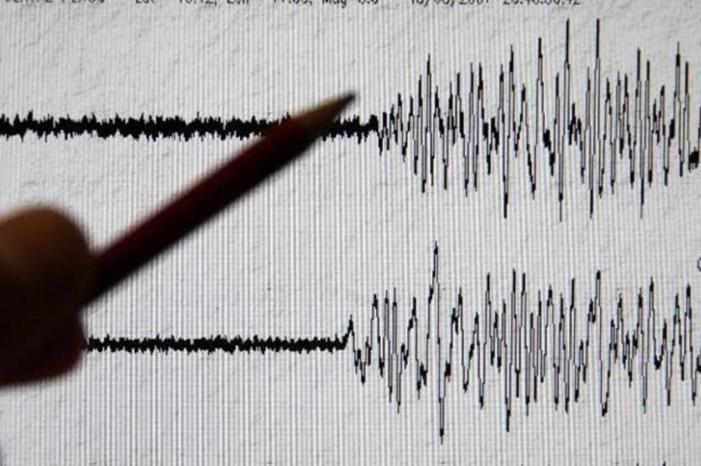 زلزال بقوة 5.7 درجة في إندونيسيا