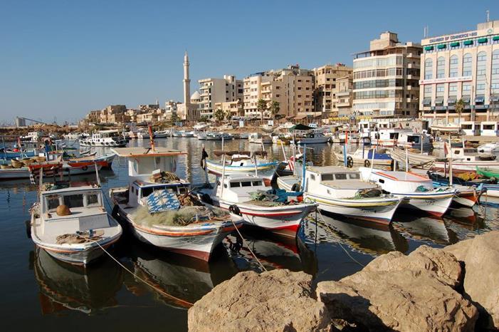سوريا.. إغلاق موانئ طرطوس واللاذقية بسبب الظروف الجوية