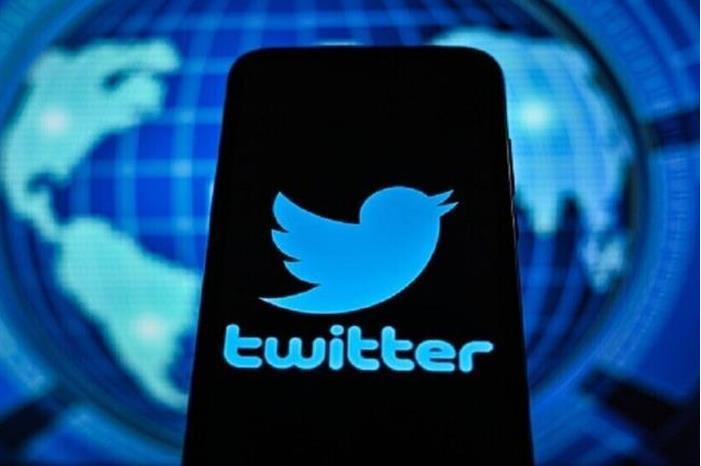 عطل بضرب "تويتر" في مناطق متفرقة من العالم