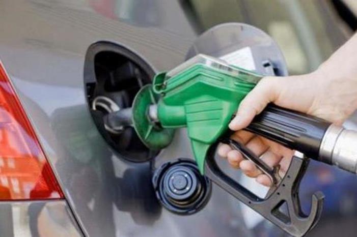 عقل يرجح تخفيض سعر البنزين الشهر المقبل