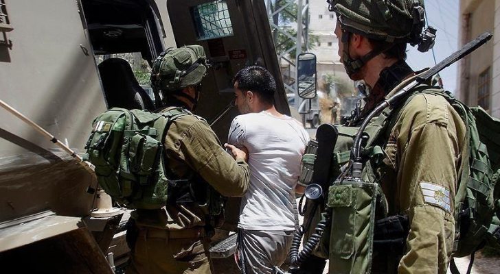 قوات الاحتلال تعتقل ١٨ فلسطينيا من الضفة الغربية