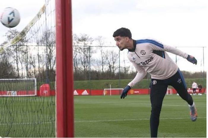 لاعب مانشستر يونايتد: أريد مبادلة حياتي مع نيمار