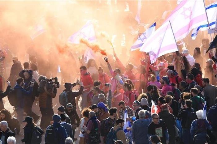 للأسبوع التاسع.. عشرات الآلاف يتظاهرون في تل أبيب ضد نتنياهو