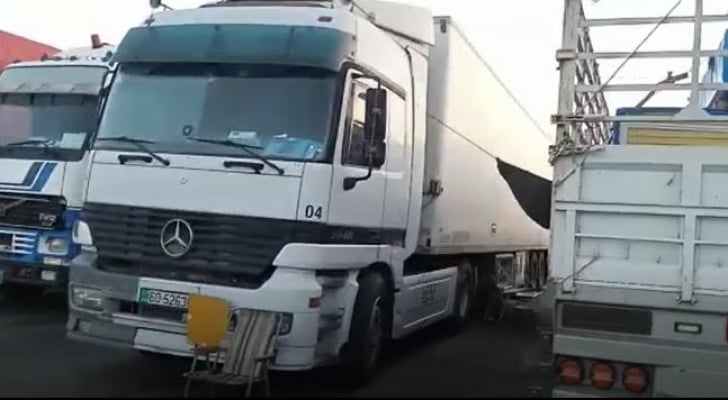 لليوم ١٨.. تعطل نظام الحوسبة يعيق دخول شاحنات أردنية من منفذ البطحاء السعودي