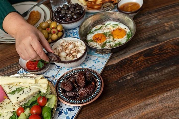 أطعمة ومشروبات لا تتناولها على السحور