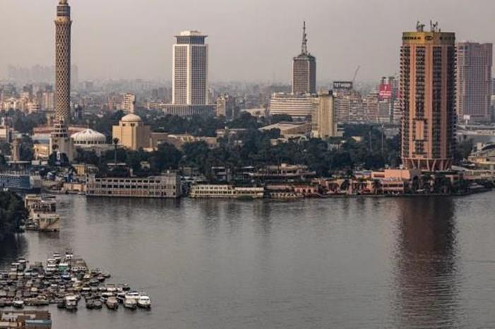 مصر ترفع أجور وعلاوات مواطنيها