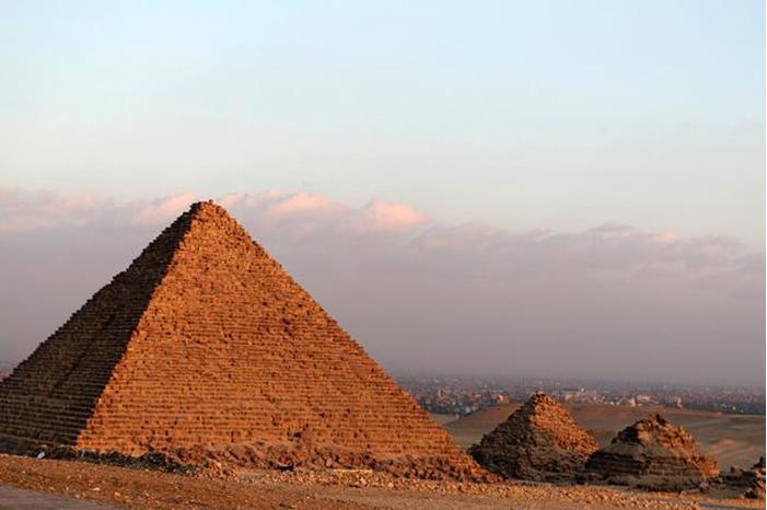 مصر تغلق الهرم الأكبر