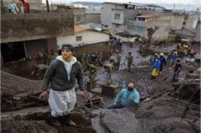 مصرع 16 شخصا بانهيار أرضي في الإكوادور