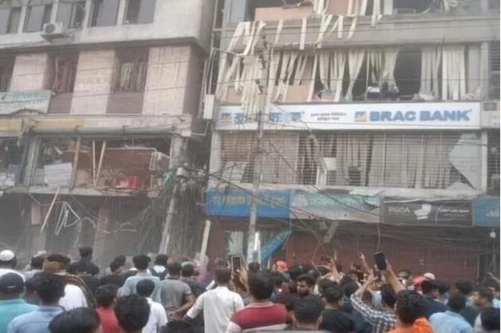 مقتل 8 وإصابة ما لا يقل عن 100 بانفجار في بنغلاديش