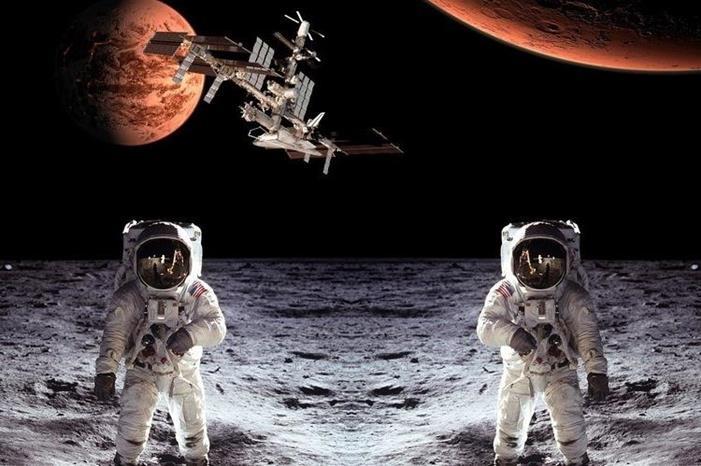 ناسا تكشف عن بذلة جديدة لرواد الفضاء مصممة خصيصا لرحلات القمر - صورة
