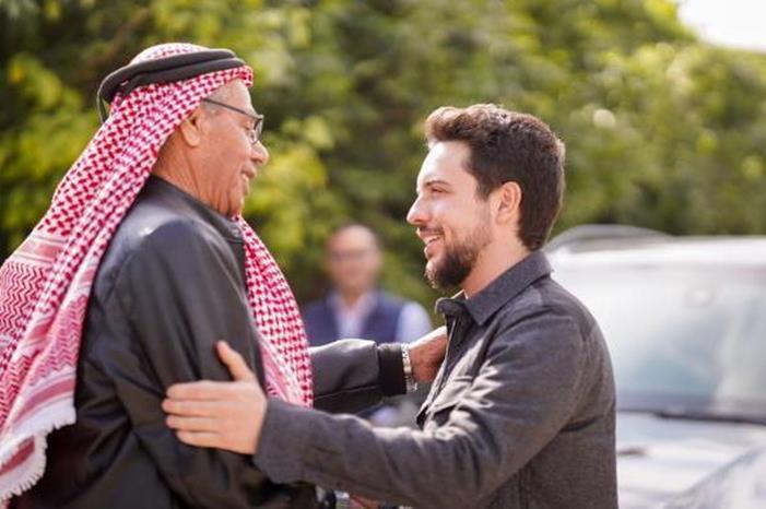 فيديو وصور... ولي العهد يزور شيخ المزارعين