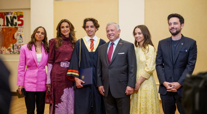 الملك والملكة وولي العهد يحضرون حفل تخريج الأمير هاشم