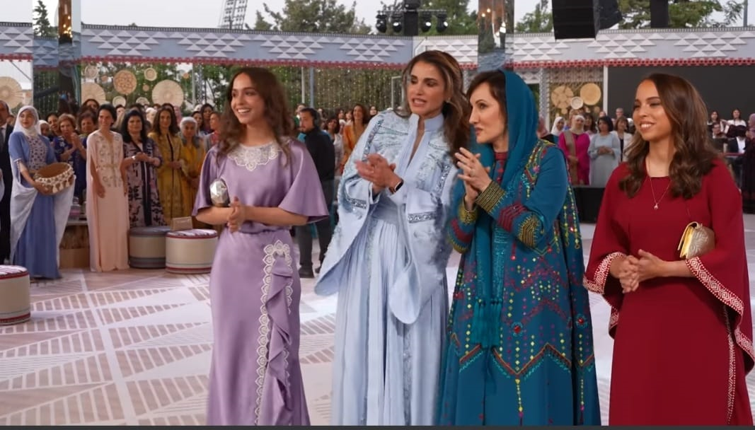 شاهدوا أناقة وإطلالة الأميرتَين ايمان وسلمى