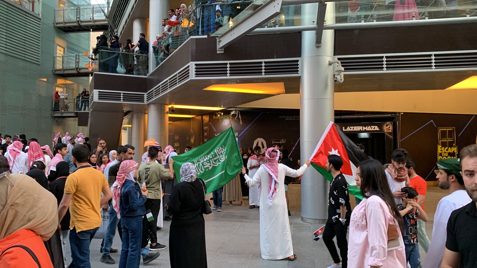 صور ... احتفالات عيد الاستقلال تعم محافظات المملكة