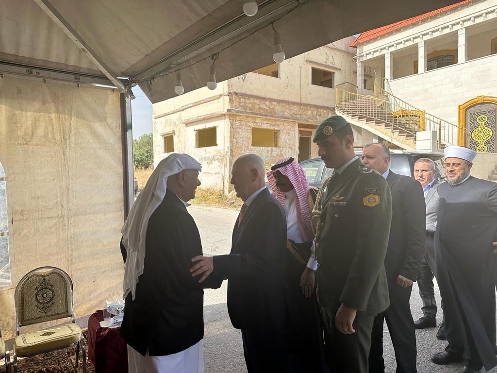 العيسوي ينقل تعازي الملك لعشيرة الزيود