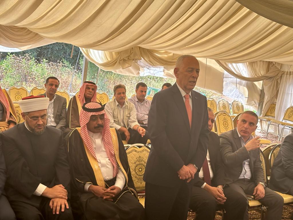 العيسوي ينقل تعازي الملك لعشيرة الزيود