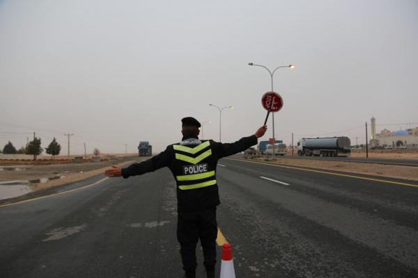 مدير الأمن يوجه بفحص دوري لمركبات الشحن على الطرق الخارجية