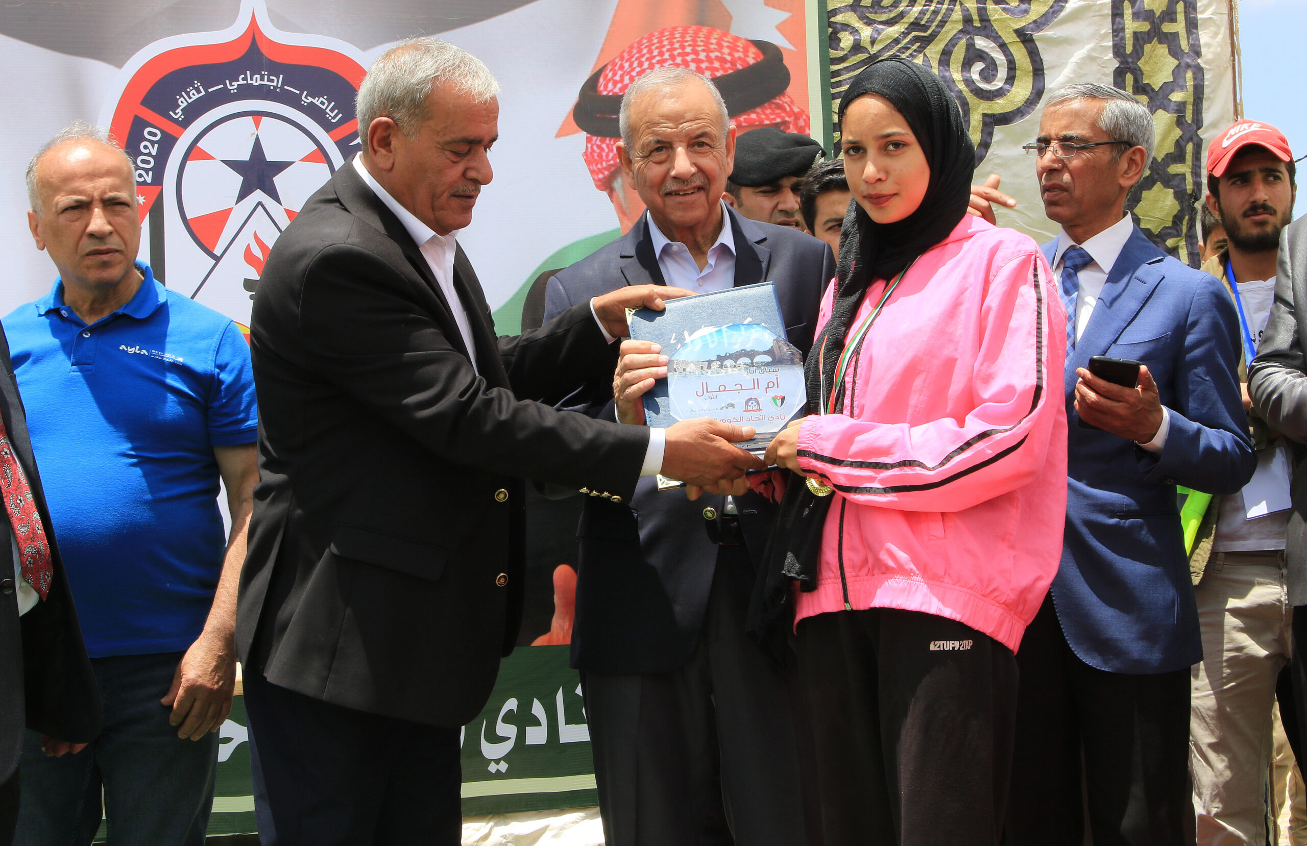 كريشان يرعى انطلاق سباق آثار أم الجمال الدولي الأول 