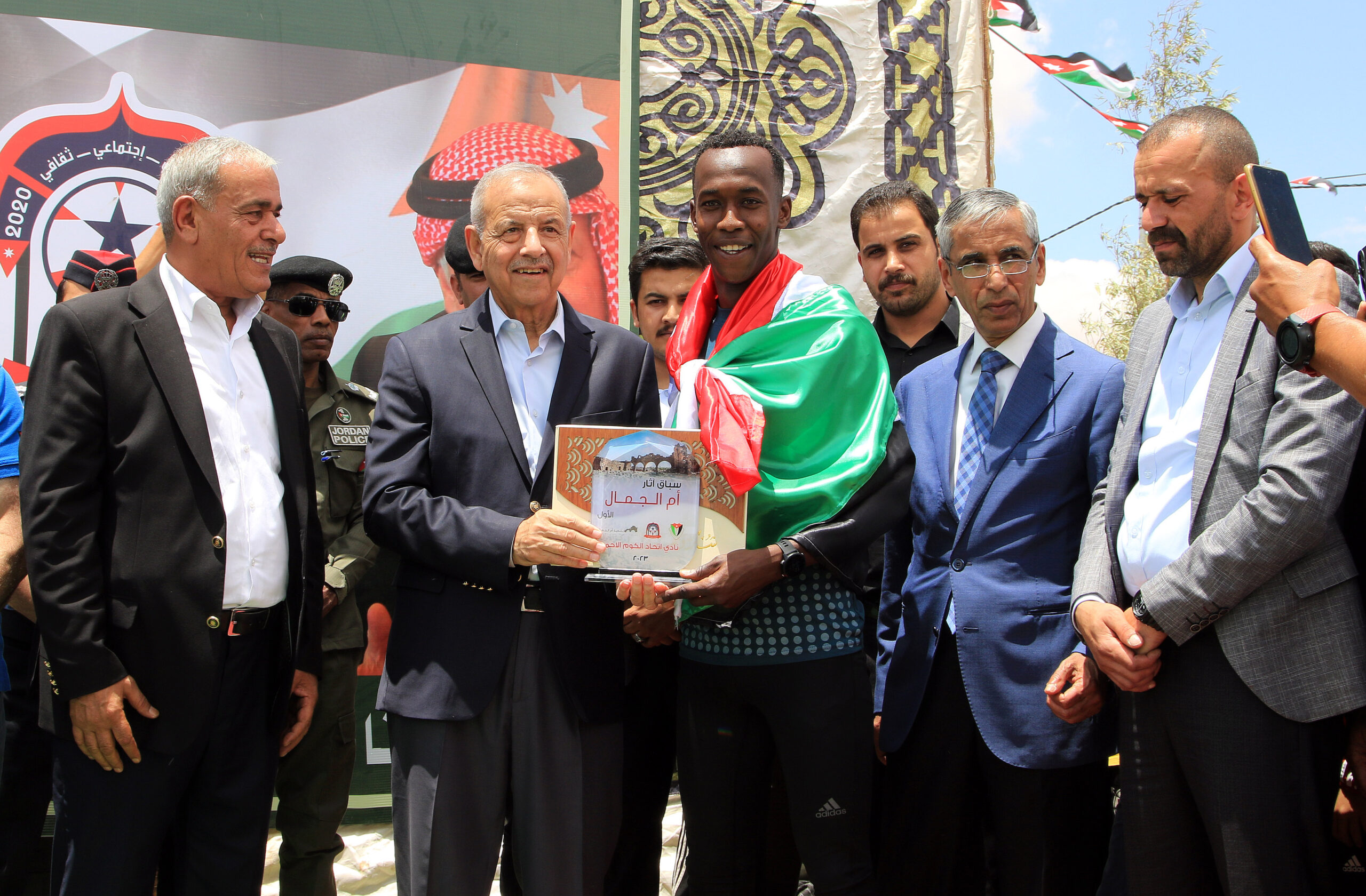 كريشان يرعى انطلاق سباق آثار أم الجمال الدولي الأول 